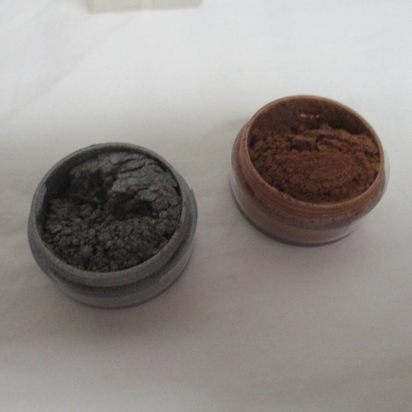 Metallic Silver Eye Shadow Powder CYBER Shimmering Eye Powder - Picture 3 of 3